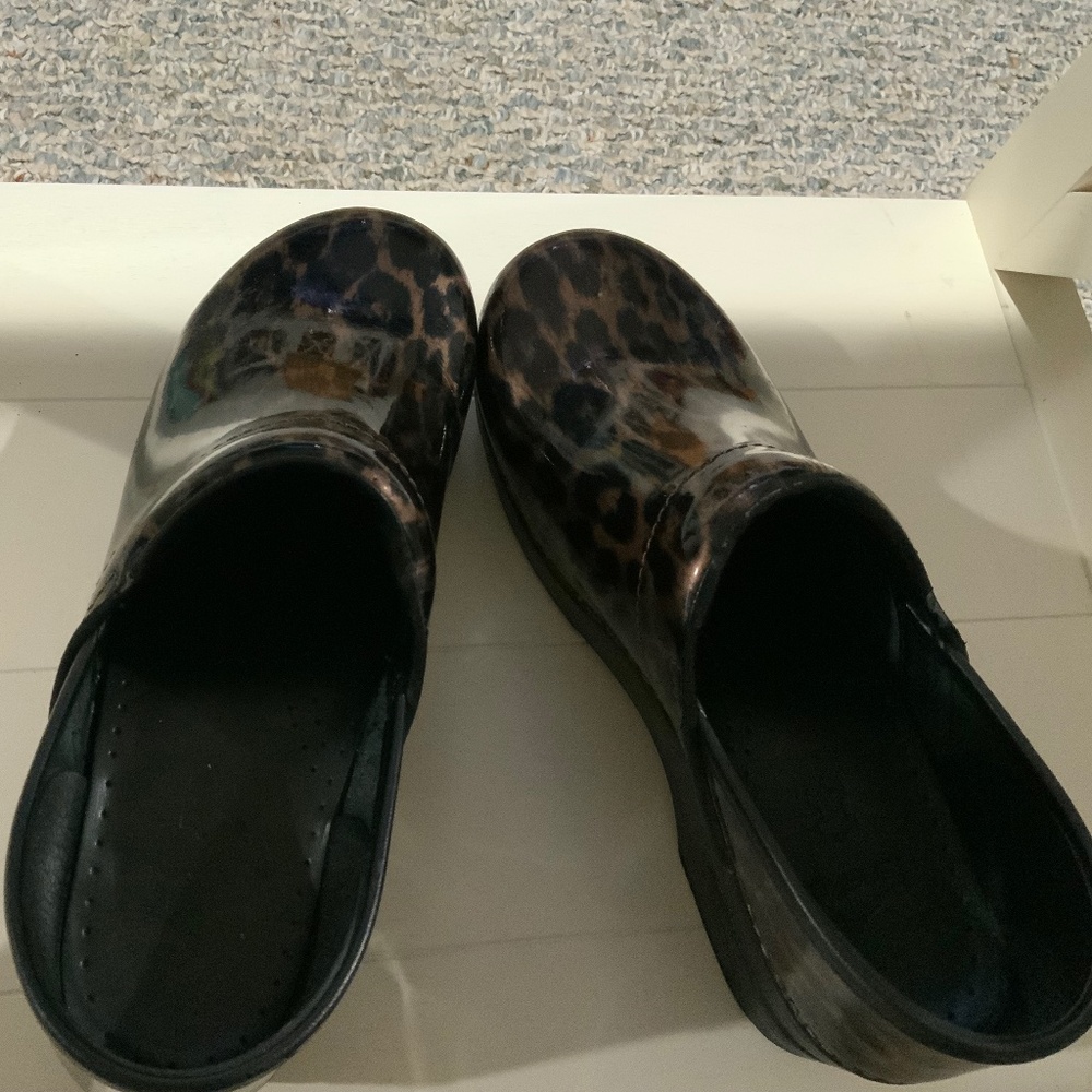 DANSKO LEOPARD PRINT CLOGS